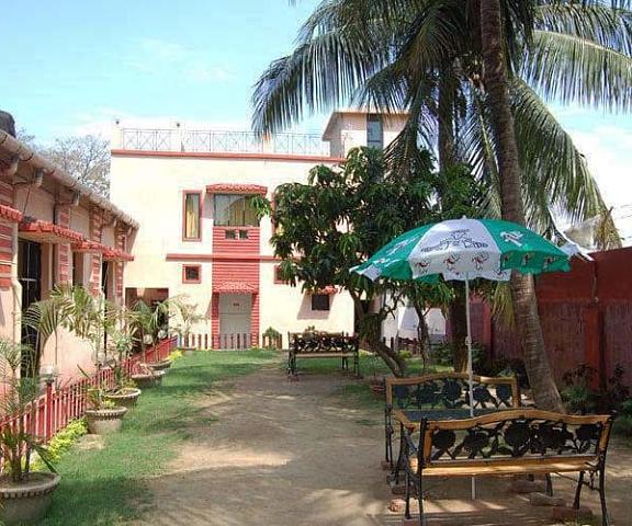 Hotel Utsav West Bengal Shantiniketan garden cafe